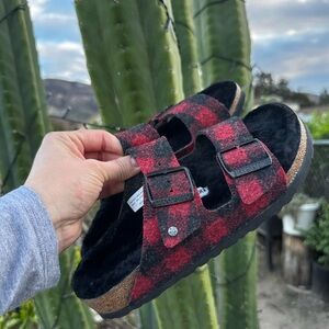UNISEX BIRKENSTOCK ARIZONA SHEARLING PLAID RED W6/M4